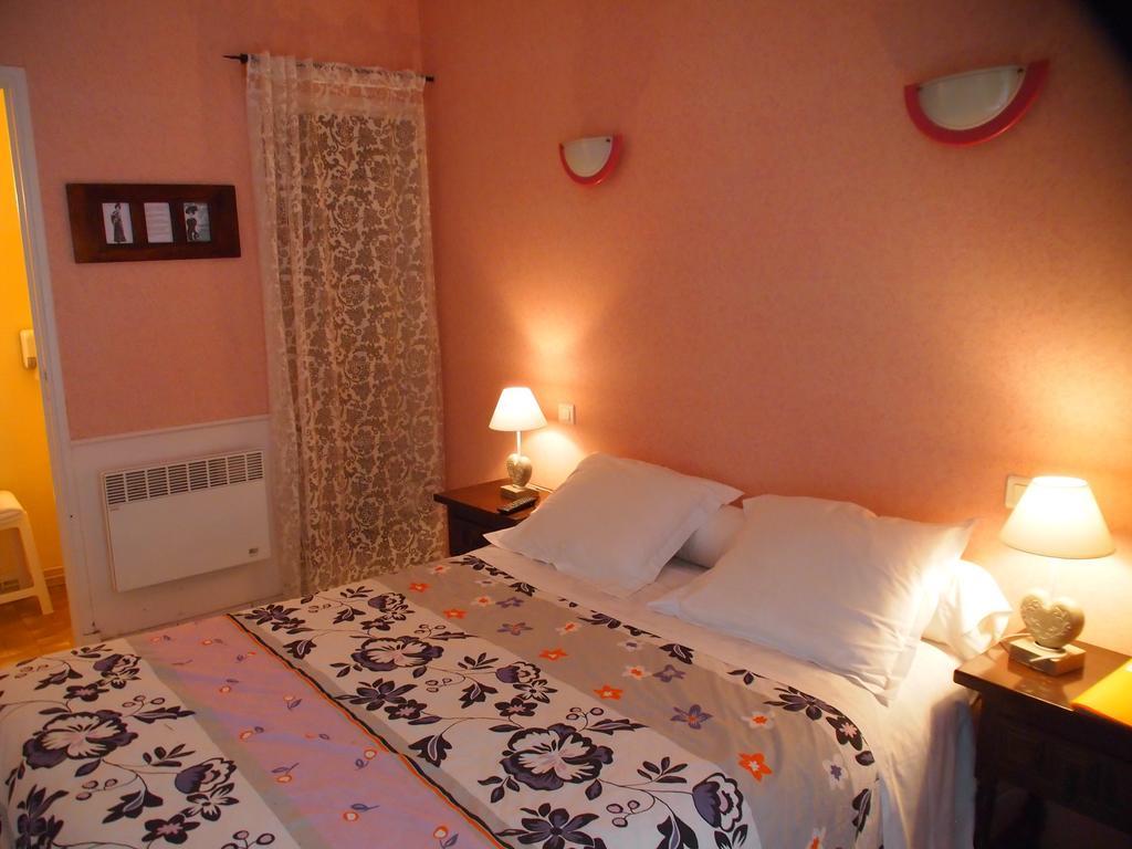 Hotel Emma Calve Millau Room photo