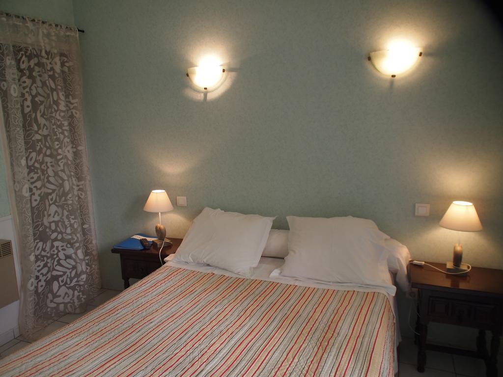 Hotel Emma Calve Millau Room photo