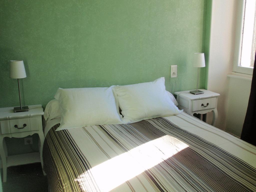 Hotel Emma Calve Millau Room photo