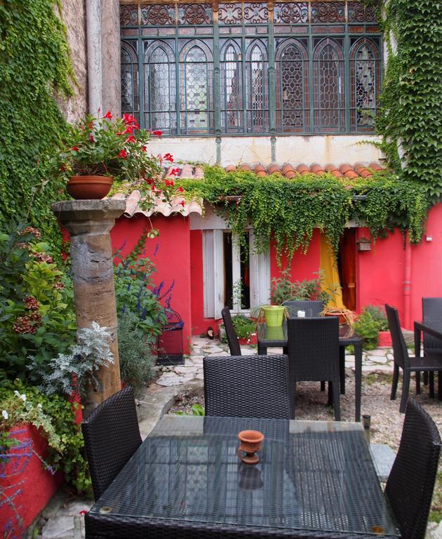 Hotel Emma Calve Millau Exterior photo